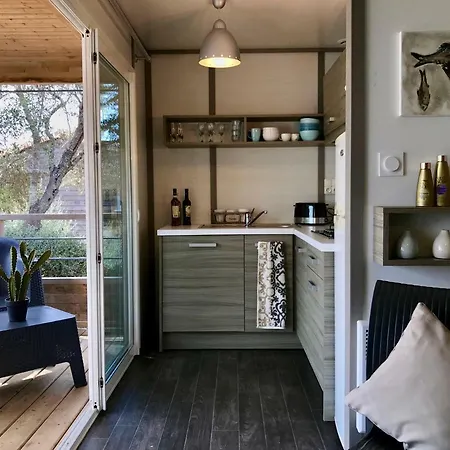 U Farniente مكان تخييم بونيفَسْيو